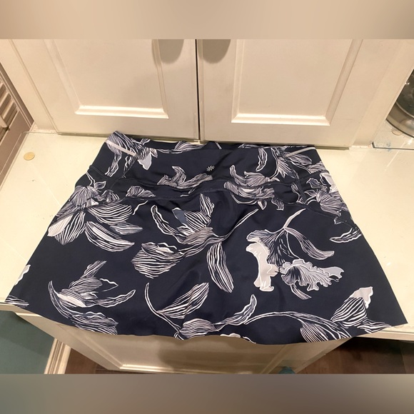 Athleta Sonic Floral Navy White Tennis/Golf Skort - Picture 3 of 9